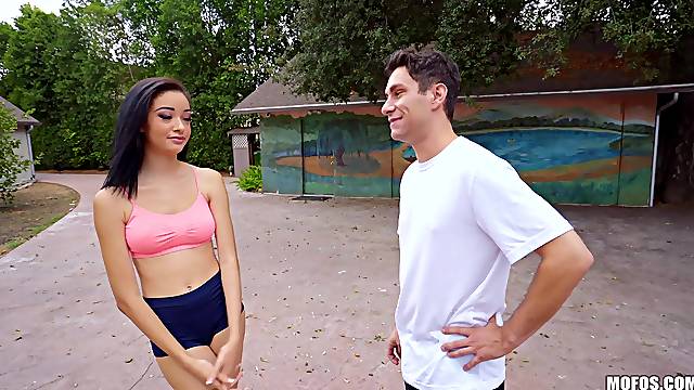 Sporty teen Scarlett Bloom attracts sexy attention from her neighbor