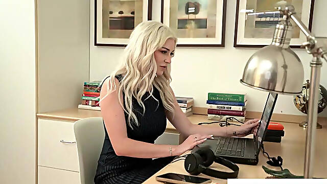 Supergirl sex with Skye Blue