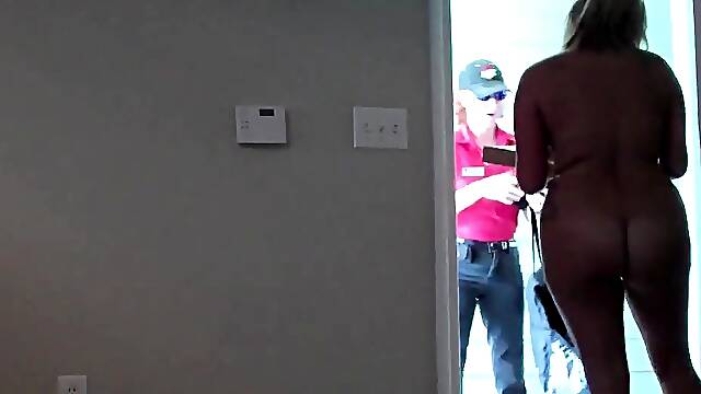 Flashing pizza guy og woman?