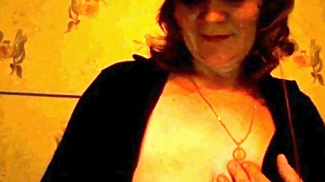 Mature Russian Amateur Irina Shows Off on Webcam