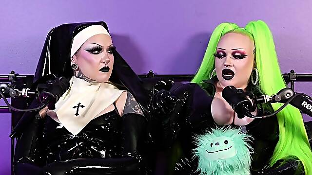 Latex mask lesbian babes have strapon sex
