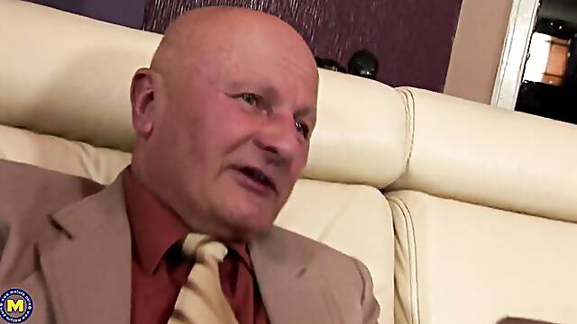 Well-made cutie - girl rimming guy scene - Mature NL