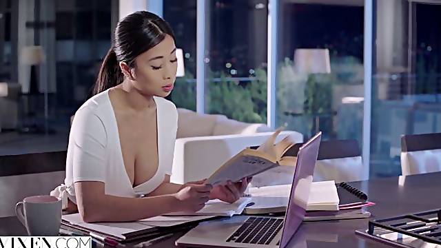 Gorgeous Asian babe Jade Kush jumps on a long penis like a pro