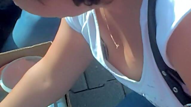 Rare tits downblouse of the real amateur brunette milf