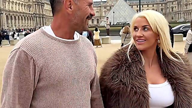 Coming to France, the lovely blonde Sienna Day is happy to spend some time with Mnauel Ferrara