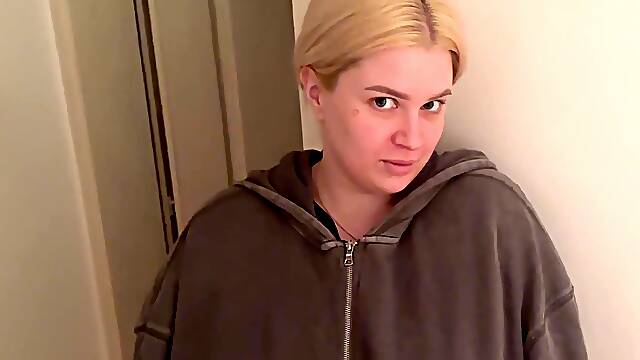 Russian slut with a huge ass doesnt have money for rent