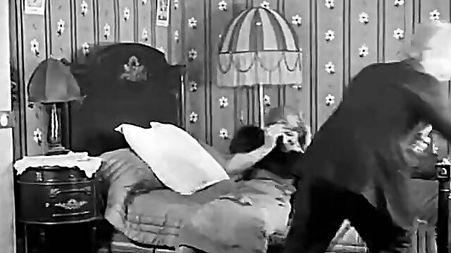 Old man fucks hot girls in the 1920s the city (1920 harvest)