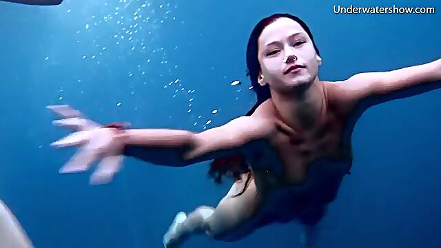 Hot erotica in the sea with 3 girls