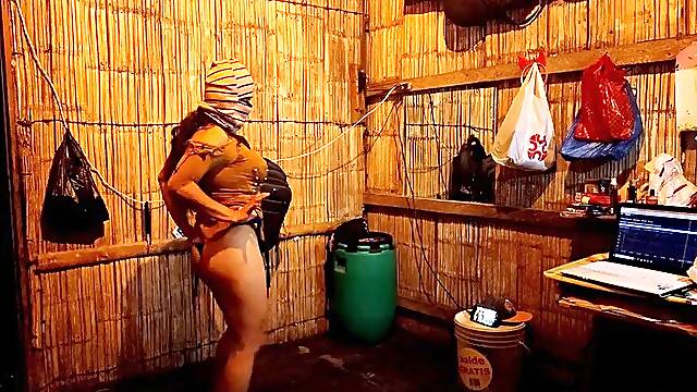 EXQUISITE MATURE BEAUTY!! LATINA COMES HOME FROM WORK AND STARTS TO PERFORM A SUPER SENSUAL DANCE