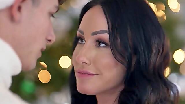 Jennifer White Gets Fucked Under the Mistletoe