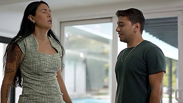 Stepson Max Fills Tempts Dana Vespoli with Irresistible Creampie