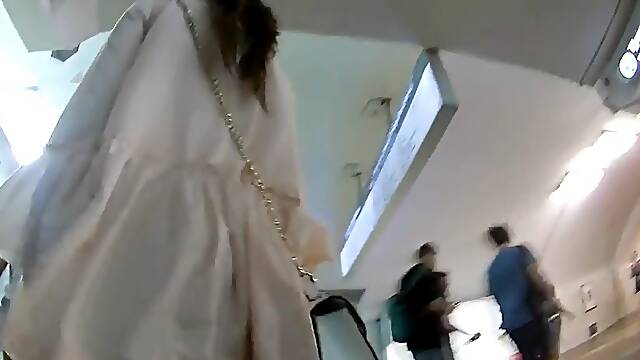 Hot teen frontal upskirt