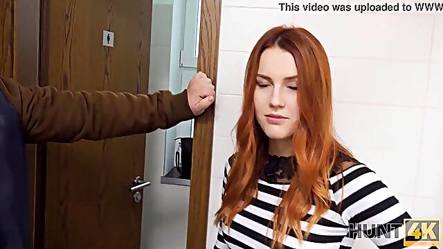 HUNT4K. The cuckold stays in the public bathroom watching his girlfriends sex with Hunter
