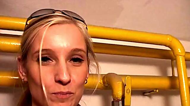Sex in public: Blowjob, Amateur Public Porn