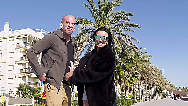 Alysia Kent receives a nice thick coat of cum in public
