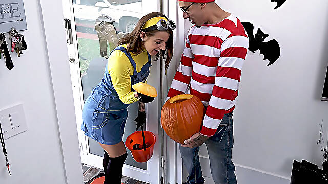 Evelin Stone surprised by Bruno's cock in the pumpkin