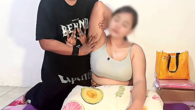 Lucky masseuse, gets a woman with big