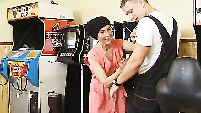 Muscle Guy Fucks Ugly Granny