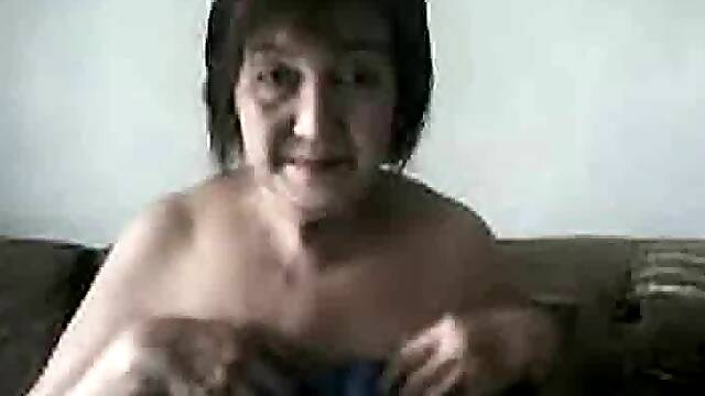 Old Asian Granny Shows Off on Cam