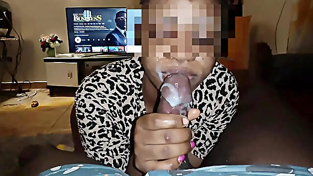 Ebony MILF neighbor wants my cum on her face