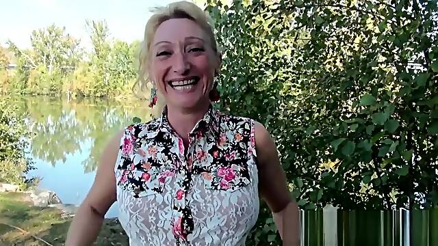 Une maman libertine de 44 ans me suce en exterieur lors d`un covoiturage