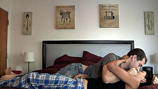 Photographer MILF seduces guest then gets fucked hard on bed