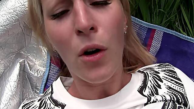 Watch this amateur babe bounce her boobs while taking a hard dick in public