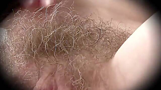 51 yo American granny Rachel bangs her bush