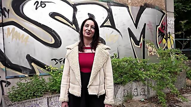 GERMAN SCOUT - German Cougar Ariel Rossi with Large Booty Pick Up for 1st Casting Screw