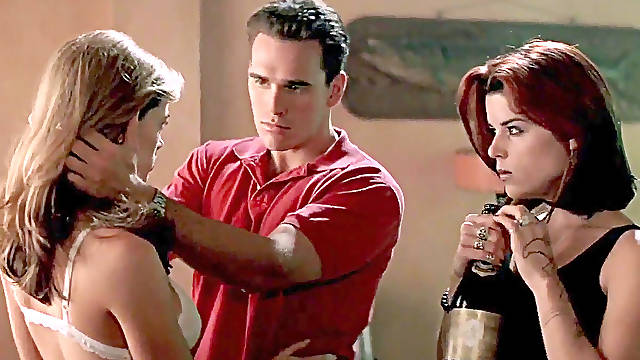 Celebrities Denise Richards & Neve Campbell 3some fucky-fucky