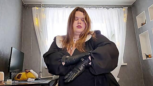 Domme bbw vamp in Leather Gloves Does Hanjob with Elements of Blowjob