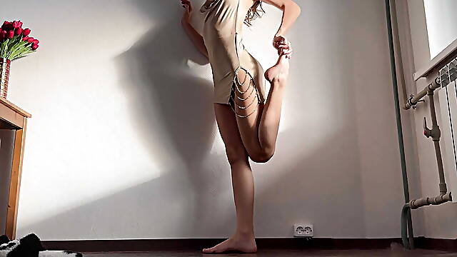 Sexy big legs hot body worship stretchong body - hot wow girl - giantess barefoot worship