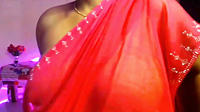 Solo Girl Hot Boobs Show.