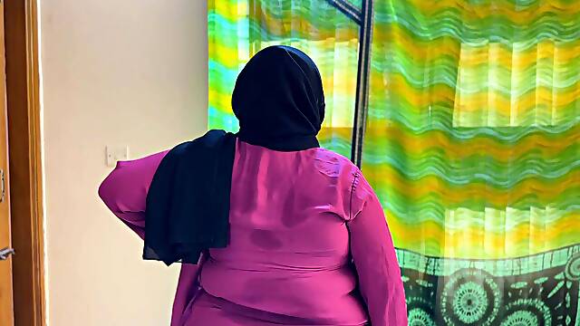 Big Tits &amp; Huge Booty Muslim Single Mother Fucked By Neighbor When She Was Horny &amp; Go to his home &amp; Gets Fuck