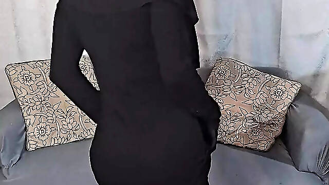 Olied Striptease Lots of Layers Mia Niqab