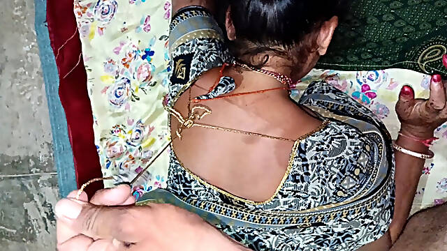 देसी गांव की बहू जवान पतली कमर हॉट बड़े पुन कमर पतली ससुर जी के नीचे पड़ बिस्तर बन रही बहु ससुर se मरवा ri h