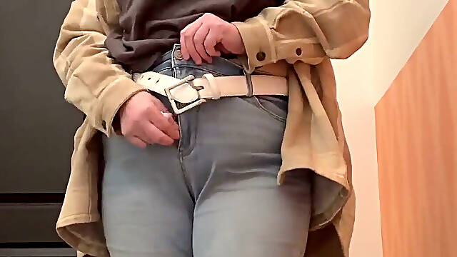 Fat Pussy Peeing in Public Toilets