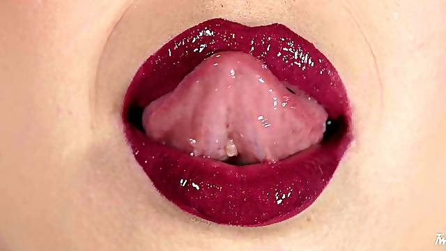 Solo sweetie Jenna Sativa needs to moan while she fingers herself