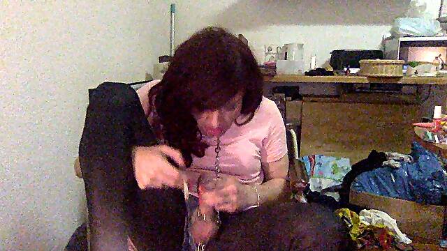 Self suck sissy