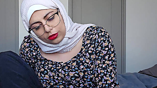 85. Mommy's Lesson Mia Niqab