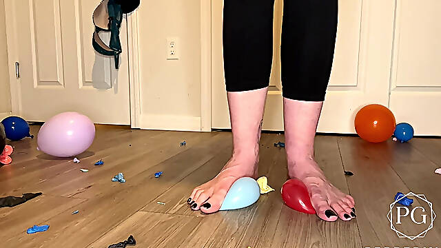 Will It Pop!? Giantess Feet Vs Balloons Barefoot, Sandals, Vans Annihilation