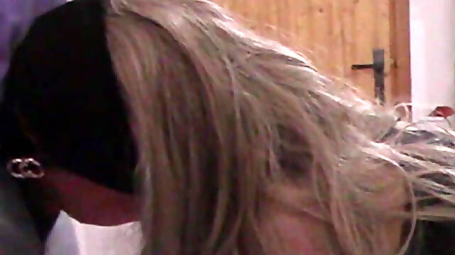 MILF Takes Cock in Her Mouth and a Huge Cumshot