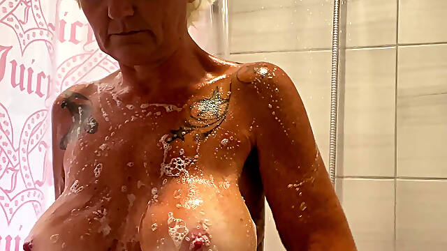 Big Tit Goddess Takes a Sensual Shower