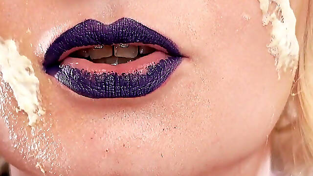 Make-up with scars in process - with liquid latex and cottonwool. (Arya Grander)