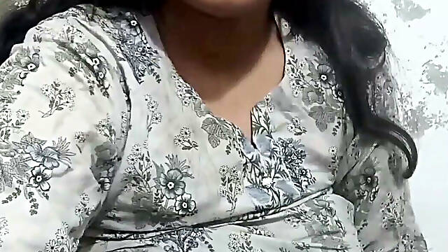 Sexy Bhabi Getting Hot Fingering in Pussy Masterbating and Pressing Boobs