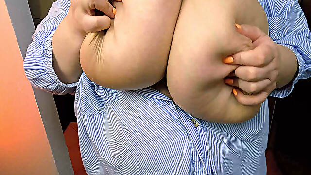 BBW Anna Katz Let Fan to Play with Her Breasts